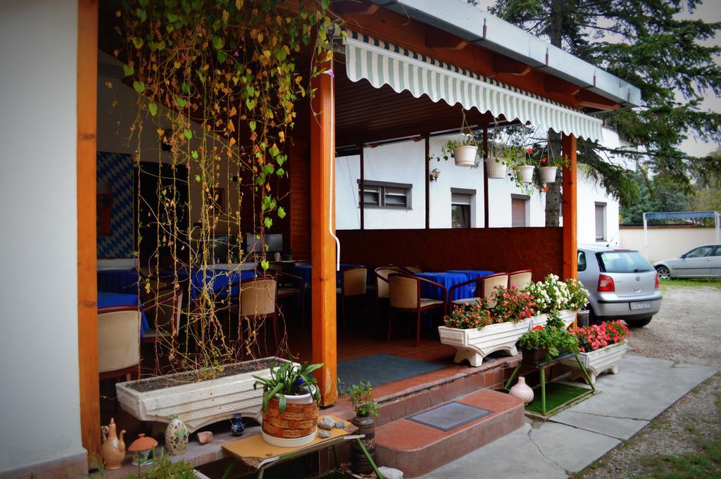 Hotel Palota Budapest Exterior photo